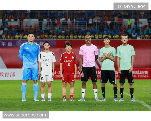 哪个足球明星最具偶像魅力值得我们追随与崇拜的理由是什么